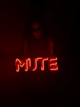 Görseli Galeri görüntüleyiciye yükleyin, Mute Neon Tabela