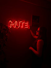 Görseli Galeri görüntüleyiciye yükleyin, Mute Neon Tabela