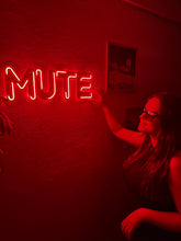 Görseli Galeri görüntüleyiciye yükleyin, Mute Neon Tabela