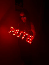 Görseli Galeri görüntüleyiciye yükleyin, Mute Neon Tabela