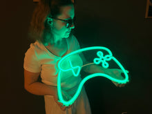 Görseli Galeri görüntüleyiciye yükleyin, Oyun Konsolu Neon Tabela