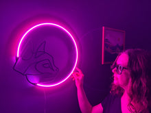 Görseli Galeri görüntüleyiciye yükleyin, Kedicik ve Ay Neon Tabela