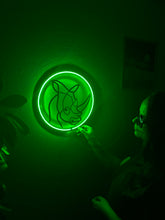 Görseli Galeri görüntüleyiciye yükleyin, Gergedan Neon Tabela