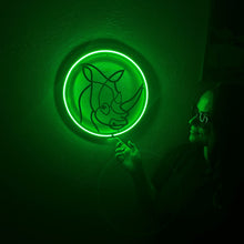 Görseli Galeri görüntüleyiciye yükleyin, Gergedan Neon Tabela