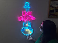 Görseli Galeri görüntüleyiciye yükleyin, Live Music Guitar Neon Tabela