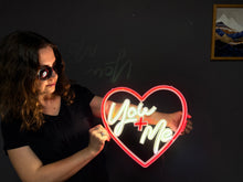 Görseli Galeri görüntüleyiciye yükleyin, You + Me Neon Tabela