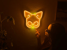 Görseli Galeri görüntüleyiciye yükleyin, Lateks Maskesi Neon Tabela