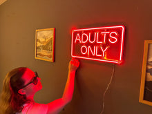 Görseli Galeri görüntüleyiciye yükleyin, Adults Only Neon Tabela