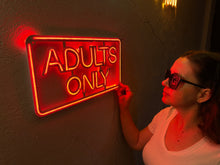 Görseli Galeri görüntüleyiciye yükleyin, Adults Only Neon Tabela