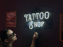 Görseli Galeri görüntüleyiciye yükleyin, Tattoo Shop Neon Tabela