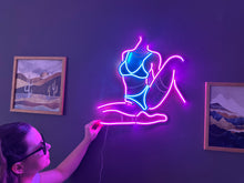 Görseli Galeri görüntüleyiciye yükleyin, Femme Fetale Neon Tabela