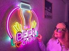 Görseli Galeri görüntüleyiciye yükleyin, Bira ve Cips Neon Tabela