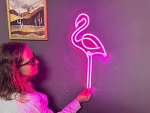 Görseli Galeri görüntüleyiciye yükleyin, Flamingo Neon Tabela