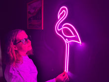 Görseli Galeri görüntüleyiciye yükleyin, Flamingo Neon Tabela