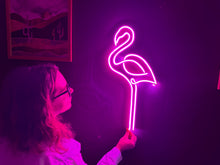Görseli Galeri görüntüleyiciye yükleyin, Flamingo Neon Tabela