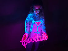 Görseli Galeri görüntüleyiciye yükleyin, Shaker and Cocktails Neon Tabela
