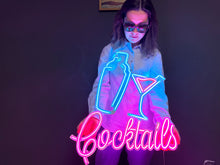 Görseli Galeri görüntüleyiciye yükleyin, Shaker and Cocktails Neon Tabela