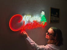 Görseli Galeri görüntüleyiciye yükleyin, Merry Christmas Neon Tabela