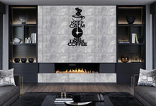 Görseli Galeri görüntüleyiciye yükleyin, Kahve Figürlü Metal Duvar Saati