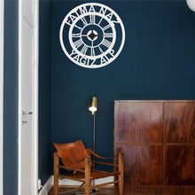 Görseli Galeri görüntüleyiciye yükleyin, Family Name Metal Duvar Saati