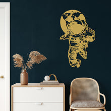 Görseli Galeri görüntüleyiciye yükleyin, Astronot Metal Duvar Dekoru