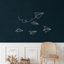 Görseli Galeri görüntüleyiciye yükleyin, Kağıt Uçaklar Metal Duvar Dekoru