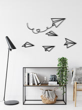 Görseli Galeri görüntüleyiciye yükleyin, Kağıt Uçaklar Metal Duvar Dekoru