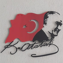 Görseli Galeri görüntüleyiciye yükleyin, Atatürk ve Bayrak Metal Duvar Dekoru