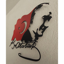 Görseli Galeri görüntüleyiciye yükleyin, Atatürk ve Bayrak Metal Duvar Dekoru