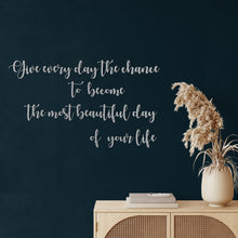 Görseli Galeri görüntüleyiciye yükleyin, Give Every Day The Chance Metal Duvar Dekoru