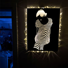 Görseli Galeri görüntüleyiciye yükleyin, Zebra Kadın Metal Duvar Dekoru