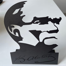 Görseli Galeri görüntüleyiciye yükleyin, Atatürk Masaüstü Dekoru