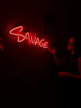 Görseli Galeri görüntüleyiciye yükleyin, Savage Neon Tabela
