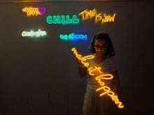 Görseli Galeri görüntüleyiciye yükleyin, Make it happen Neon Tabela
