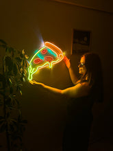 Görseli Galeri görüntüleyiciye yükleyin, Pizza Neon Tabela
