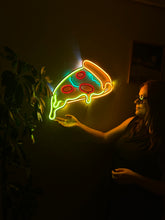 Görseli Galeri görüntüleyiciye yükleyin, Pizza Neon Tabela
