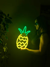 Görseli Galeri görüntüleyiciye yükleyin, Ananas Neon Tabela
