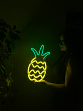 Görseli Galeri görüntüleyiciye yükleyin, Ananas Neon Tabela
