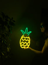 Görseli Galeri görüntüleyiciye yükleyin, Ananas Neon Tabela
