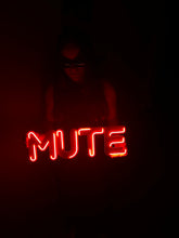 Görseli Galeri görüntüleyiciye yükleyin, Mute Neon Tabela
