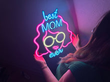 Görseli Galeri görüntüleyiciye yükleyin, En İyi Anne Neon Tabela
