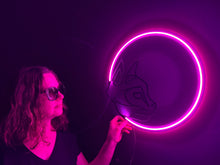 Görseli Galeri görüntüleyiciye yükleyin, Kedicik ve Ay Neon Tabela
