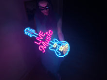 Görseli Galeri görüntüleyiciye yükleyin, Live Music Guitar Neon Tabela
