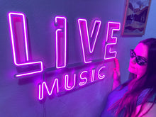 Görseli Galeri görüntüleyiciye yükleyin, Live Music Neon Tabela
