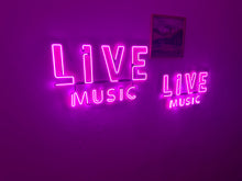 Görseli Galeri görüntüleyiciye yükleyin, Live Music Neon Tabela
