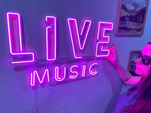 Görseli Galeri görüntüleyiciye yükleyin, Live Music Neon Tabela
