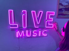 Görseli Galeri görüntüleyiciye yükleyin, Live Music Neon Tabela
