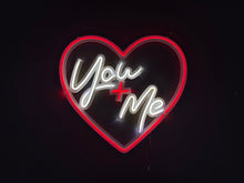 Görseli Galeri görüntüleyiciye yükleyin, You + Me Neon Tabela
