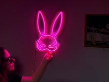 Görseli Galeri görüntüleyiciye yükleyin, Tavşan Maskesi Neon Tabela
