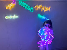 Görseli Galeri görüntüleyiciye yükleyin, Femme Fetale Neon Tabela
